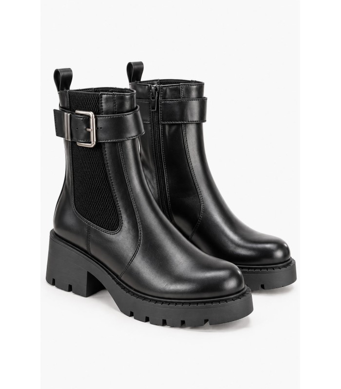 Μαύρα ankle boots με αγκράφα και τρακτερωτή σόλα