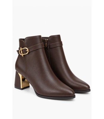 Καφέ ankle boots με χρυσή αγκράφα και τετράγωνο τακούνι