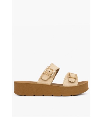 Μπεζ flatform με διακοσμητικές αγκράφες και χρυσά τρουκς