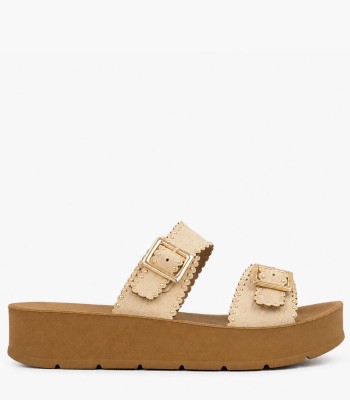 Μπεζ flatform με διακοσμητικές αγκράφες και χρυσά τρουκς