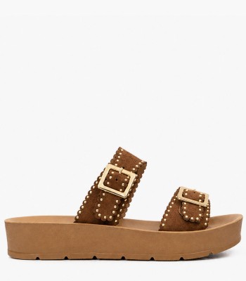 Καφέ flatform με διακοσμητικές αγκράφες και χρυσά τρουκς