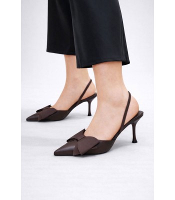 Καφέ μυτερή γόβα slingback με φιόγκο