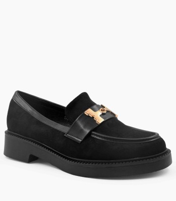 Μαύρο loafer με μεταλλική αγκράφα και συνδυασμό υλικών