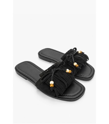 Μαύρο σανδάλι με κρόσσια και boho λεπτομέρειες