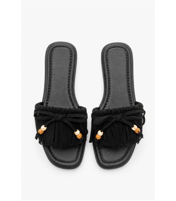 Μαύρο σανδάλι με κρόσσια και boho λεπτομέρειες