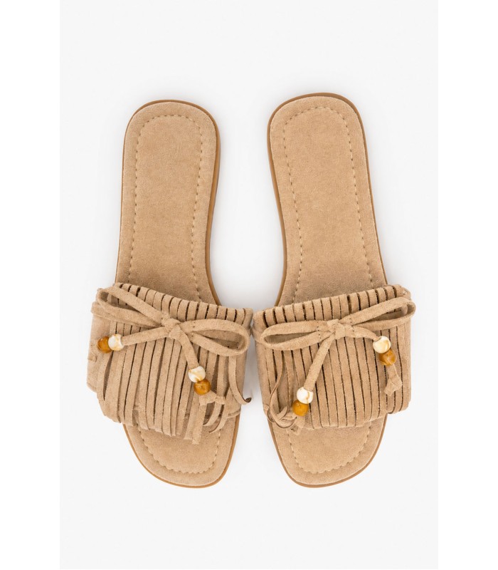 Χακί σανδάλι με κρόσσια και boho λεπτομέρειες