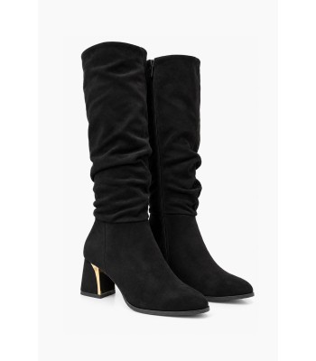 Μαύρες slouchy μπότες suede με χρυσή λεπτομέρεια στο τακούνι