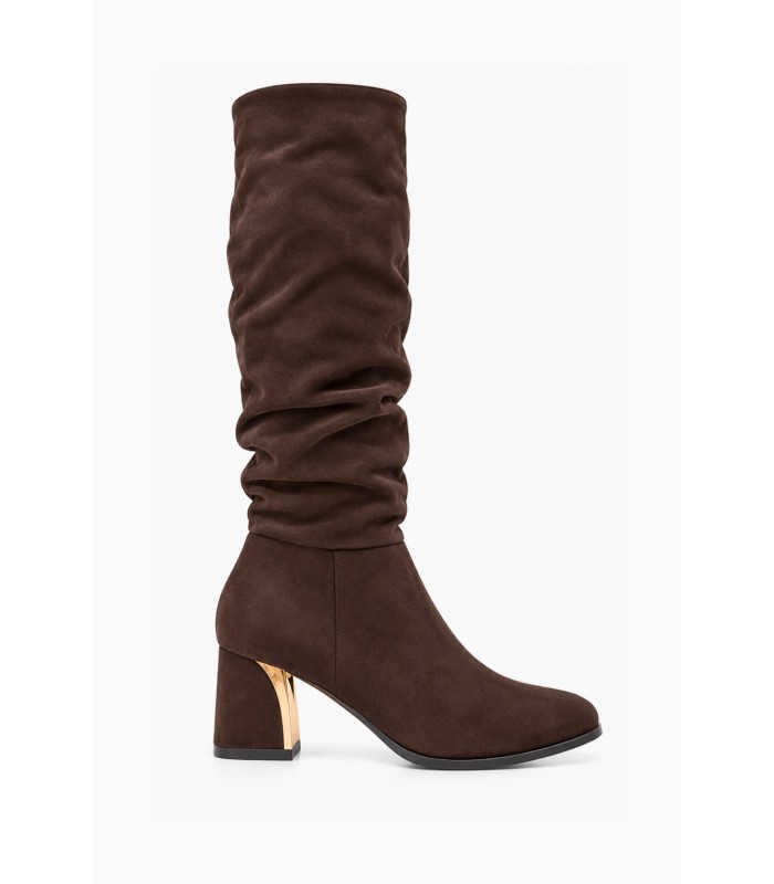Καφέ slouchy μπότες suede με χρυσή λεπτομέρεια στο τακούνι