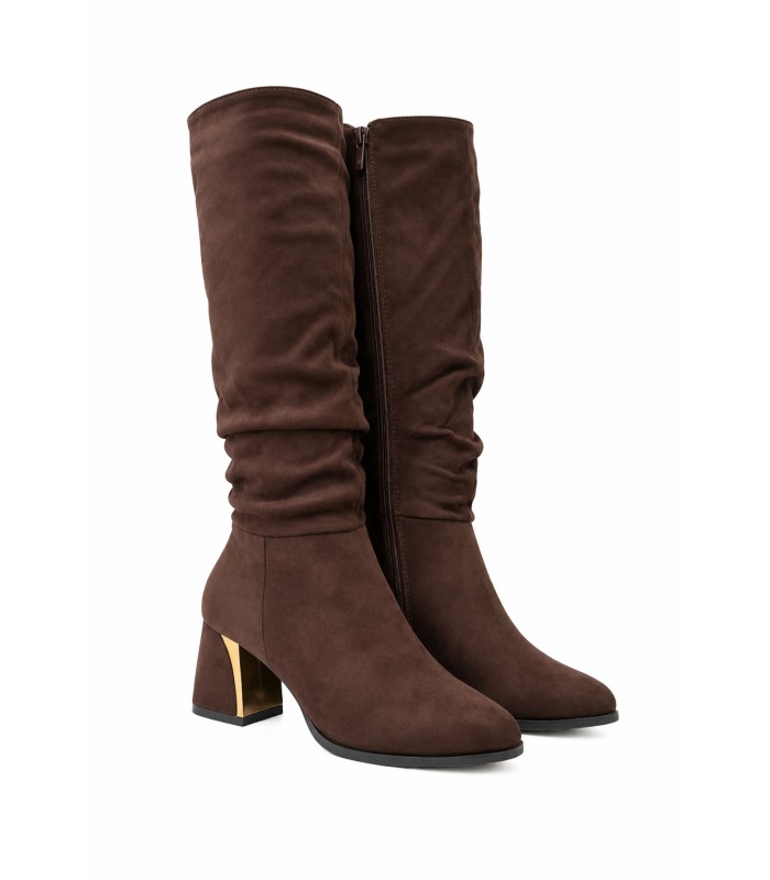 Καφέ slouchy μπότες suede με χρυσή λεπτομέρεια στο τακούνι