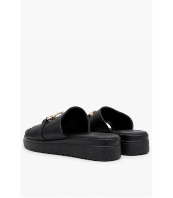 Μαύρα flatform με χρυσό διακοσμητικό