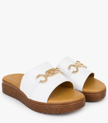 Λευκά flatform με χρυσό διακοσμητικό