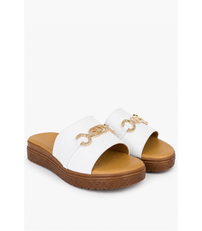 Λευκά flatform με χρυσό διακοσμητικό