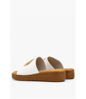 Λευκά flatform με χρυσό διακοσμητικό και μαλακό πάτο