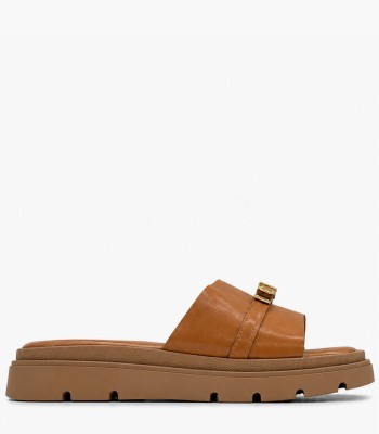 Κάμελ flatform με χρυσό διακοσμητικό