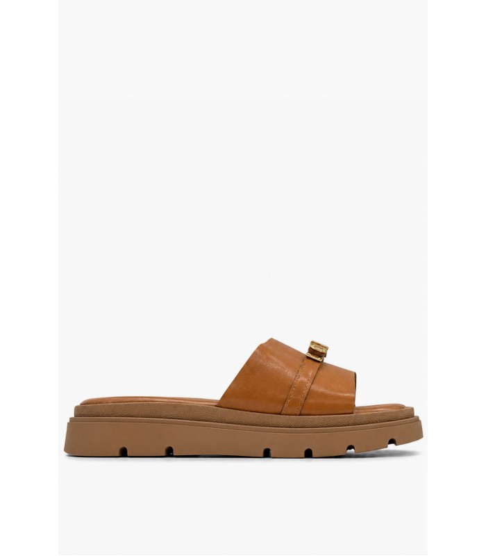 Κάμελ flatform με χρυσό διακοσμητικό
