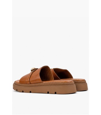 Κάμελ flatform με χρυσό διακοσμητικό