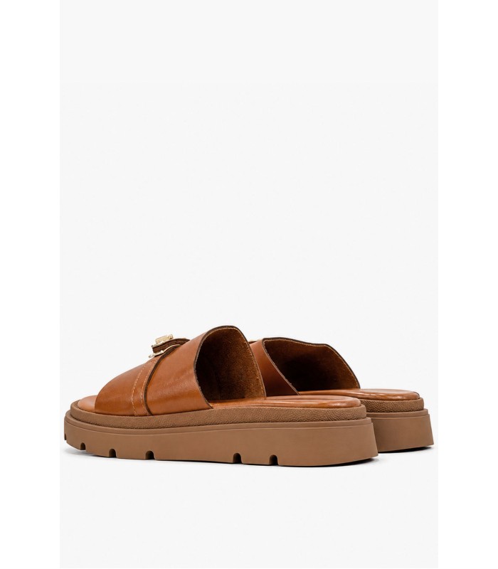 Κάμελ flatform με χρυσό διακοσμητικό
