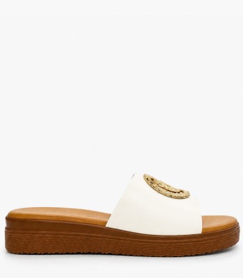 Λευκό flatform με χρυσό διακοσμητικό στοιχείο