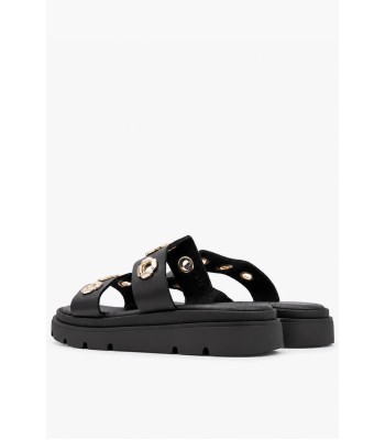 Μαύρο flatform με χρυσά διακοσμητικά στοιχεία