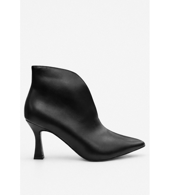 Μαύρο ankle boot σε μυτερή γραμμή