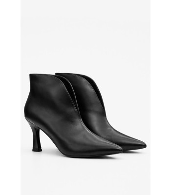 Μαύρο ankle boot σε μυτερή γραμμή
