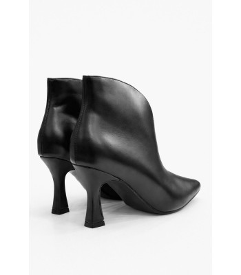 Μαύρο ankle boot σε μυτερή γραμμή