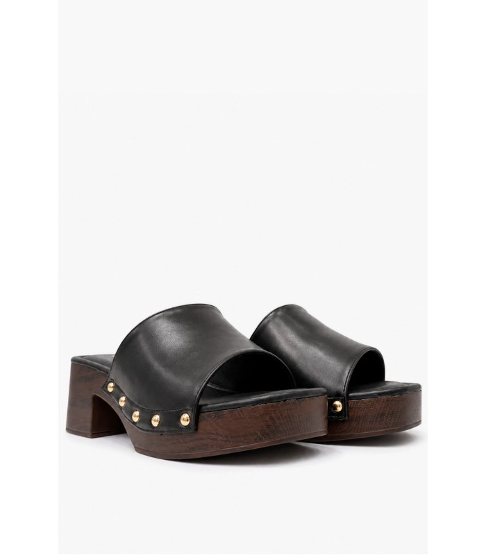 Μαύρα clogs με ξύλινη πλατφόρμα και χρυσά τρουκς