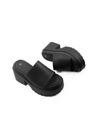 Flatform mule σε μαύρο χρώμα με χοντρό τακούνι και φαρδιά φάσα
