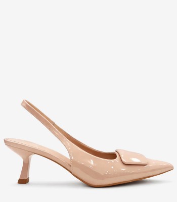 Μπεζ λουστρίνι γόβα slingback με αγκράφα και χαμηλό τακούνι