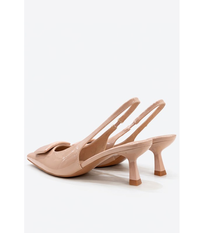 Μπεζ λουστρίνι γόβα slingback με αγκράφα και χαμηλό τακούνι