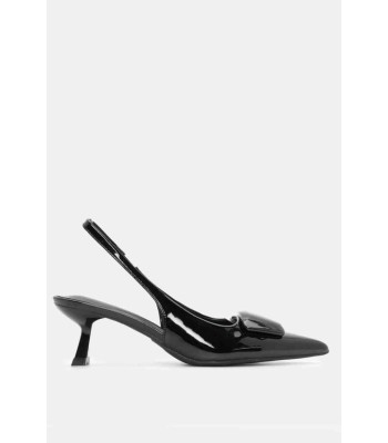 Μαύρη λουστρίνι γόβα slingback με αγκράφα και χαμηλό τακούνι