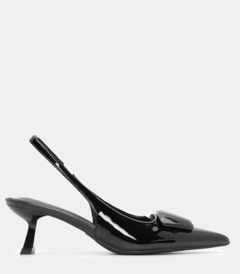 Μαύρη λουστρίνι γόβα slingback με αγκράφα και χαμηλό τακούνι
