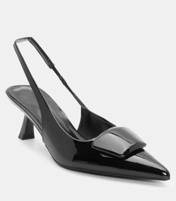 Μαύρη λουστρίνι γόβα slingback με αγκράφα και χαμηλό τακούνι