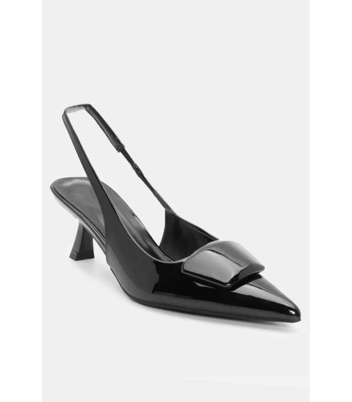 Μαύρη λουστρίνι γόβα slingback με αγκράφα και χαμηλό τακούνι