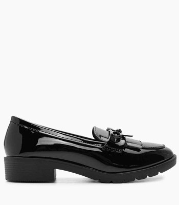Μαύρο loafer με κρόσσια και χαμηλό τακούνι