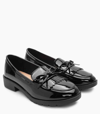 Μαύρο loafer με κρόσσια και χαμηλό τακούνι