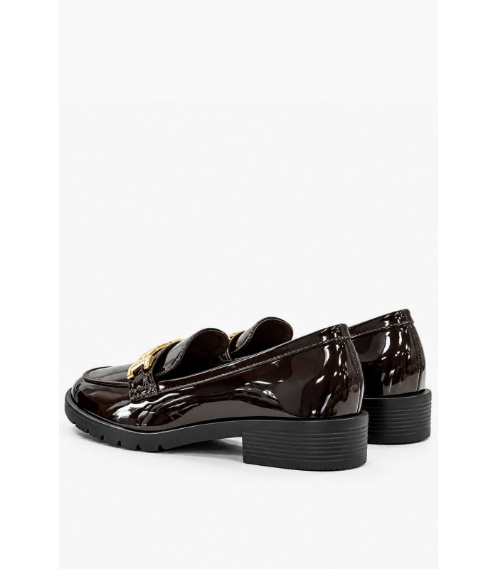 Καφέ λουστρίνι loafer με διακριτική χρυσή αγκράφα