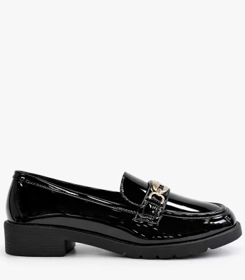 Μαύρο λουστρίνι loafer με μεταλλική λεπτομέρεια