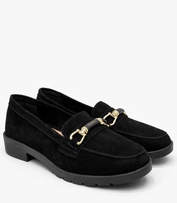Μαύρο loafer με χρυσή διακριτική αγκράφα