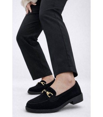 Μαύρο loafer με χρυσή διακριτική αγκράφα