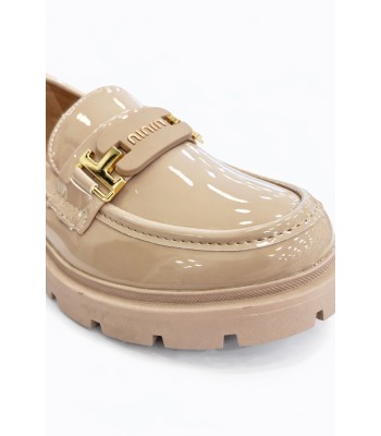 Μπεζ loafer λουστρίνι με chunky σόλα