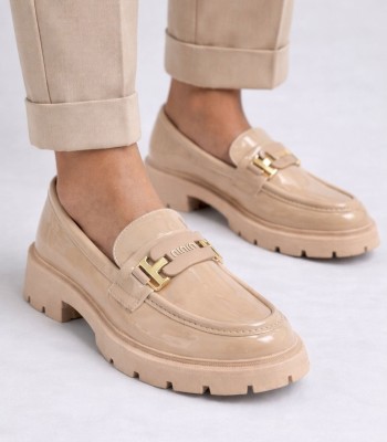 Μπεζ loafer λουστρίνι με chunky σόλα