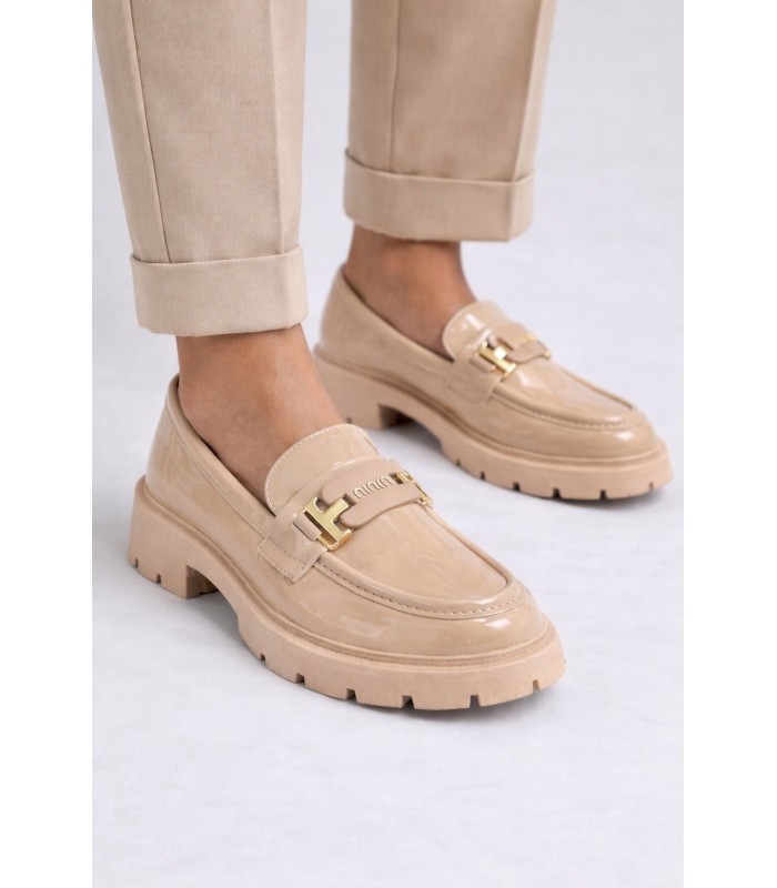 Μπεζ loafer λουστρίνι με chunky σόλα