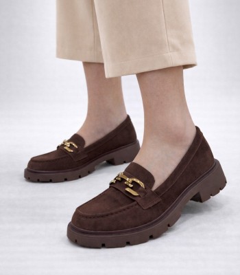 Καφέ loafer suede με μεταλλική αγκράφα και chunky σόλα