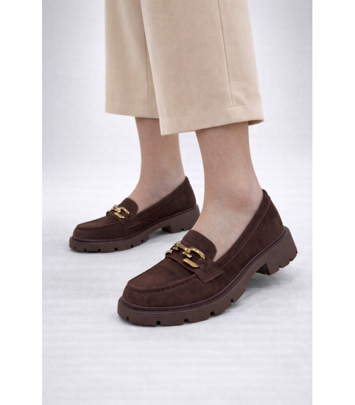 Καφέ loafer suede με μεταλλική αγκράφα και chunky σόλα