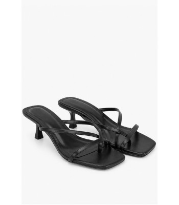 Μαύρο mule πέδιλο με λεπτά λουράκια και kitten heel