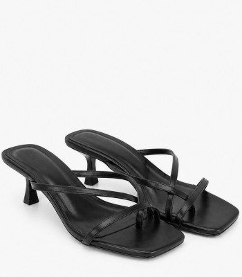 Μαύρο mule πέδιλο με λεπτά λουράκια και kitten heel