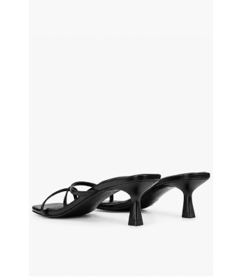 Μαύρο mule πέδιλο με λεπτά λουράκια και kitten heel