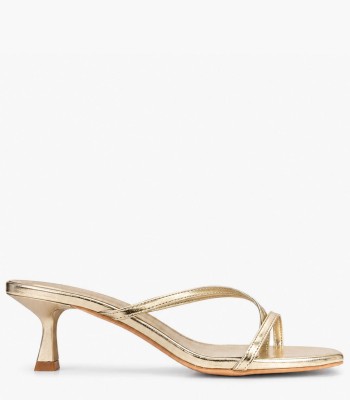 Χρυσό mule πέδιλο με λεπτά λουράκια και kitten heel