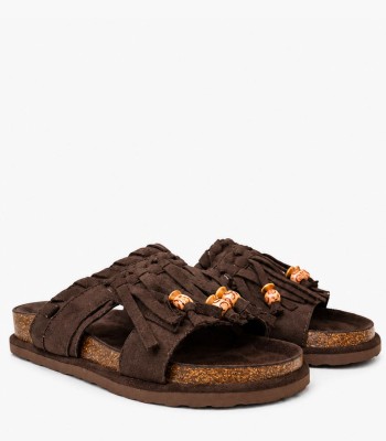 Καφέ σανδάλι boho με κρόσσια και χάντρες